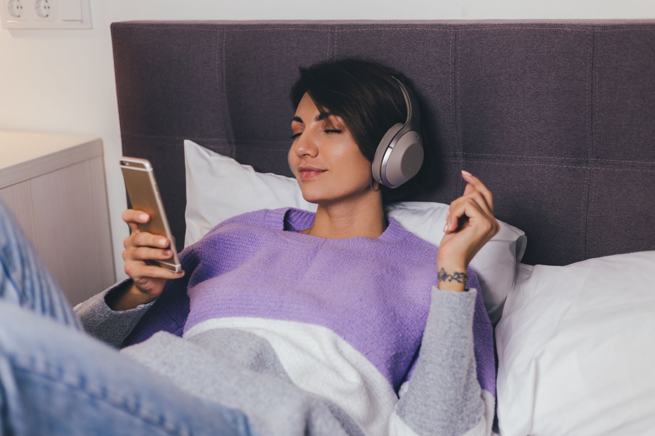 The Science of Sleep Music: How Music Can Help You Fall Asleep and Improve Your Sleep Quality